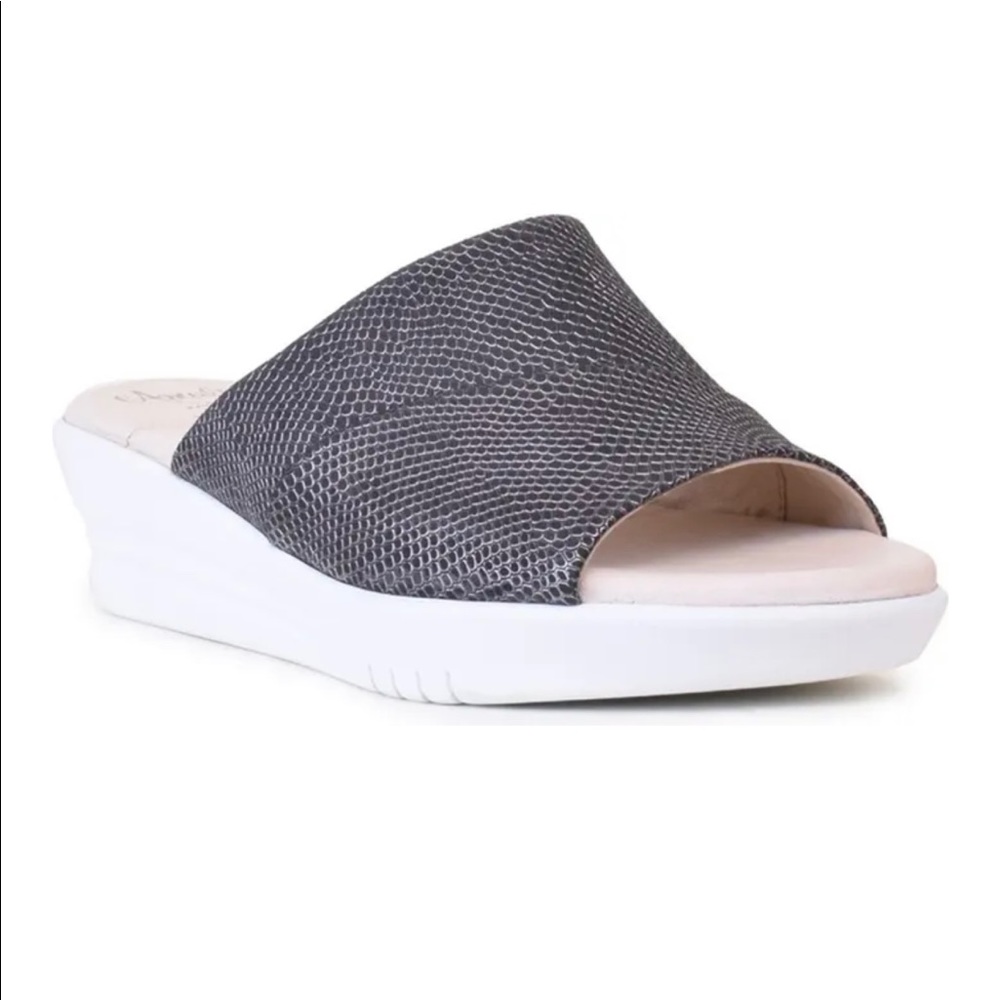 Giacarta Wedge Slide Sandal size 9 narrow